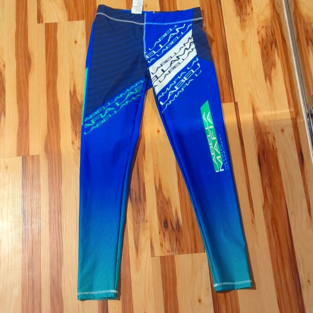Size medium NWOT leggings